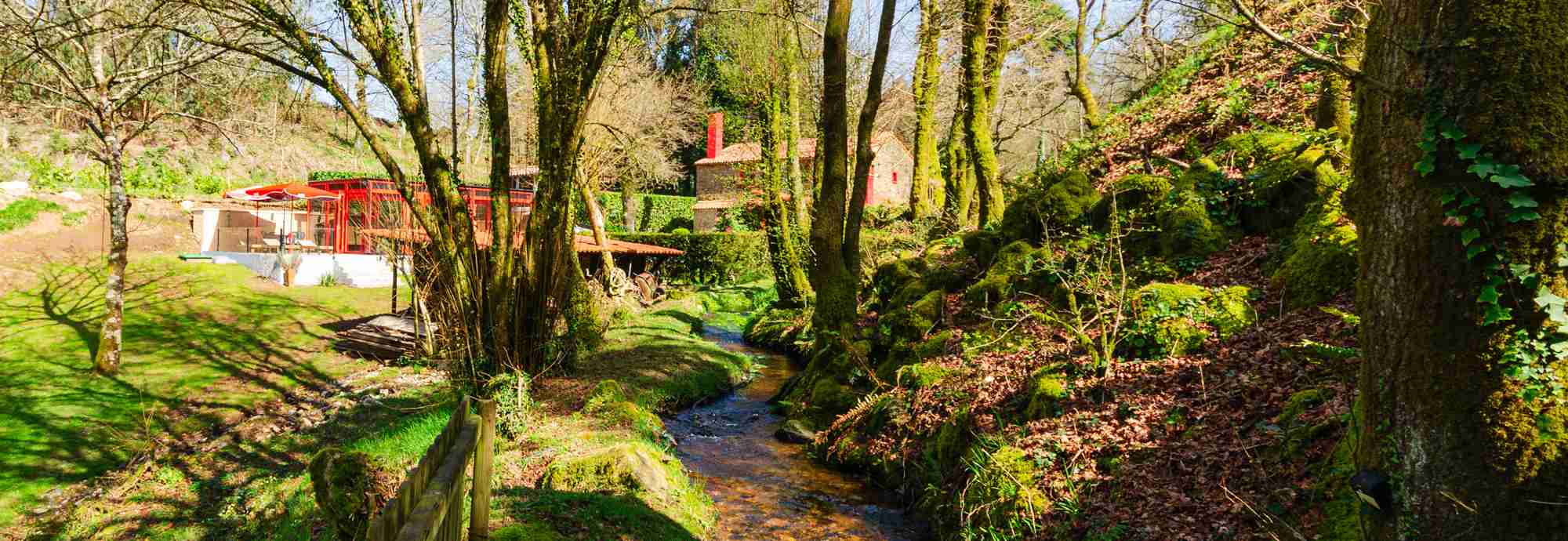 Magical property in fascinating natural spot of Galicia with heated pool