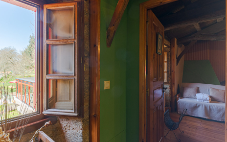 Hallway with bedrooms 2 and 3 on each side