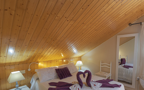 Dormitorio 5 abuhardillado con baño en suite