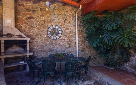 Segunda barbacoa a la sombra del porche