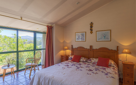 Dormitorio 2: con cama doble y terraza acristalada