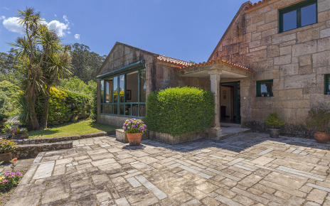 Patio que da acceso a la casa