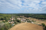 Interior de Costa Brava, rodeador de pinares y campos de cultivo