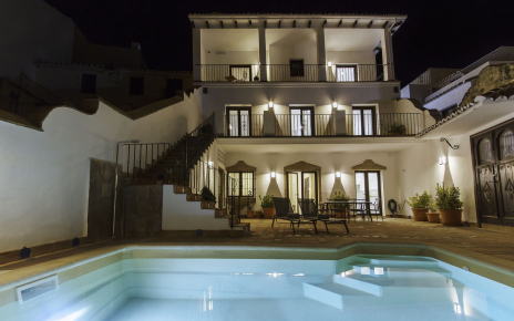 Tu villa por la noche es espectacular