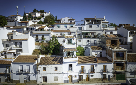 La calle de tu alojamiento a un corto paseo de restaurantes