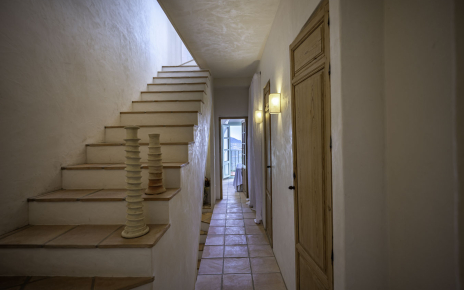 Una casa de pueblo tradicional con carácter