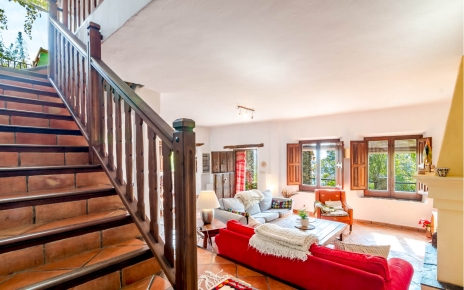 Escaleras al 1er piso