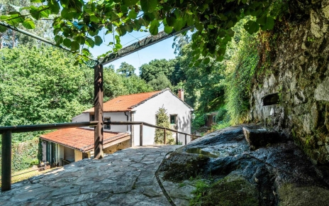 Access to your holiday property from parking area