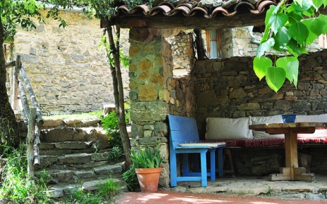 Relaxing covered area by pool