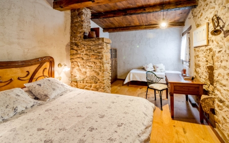 Habitación con cama doble