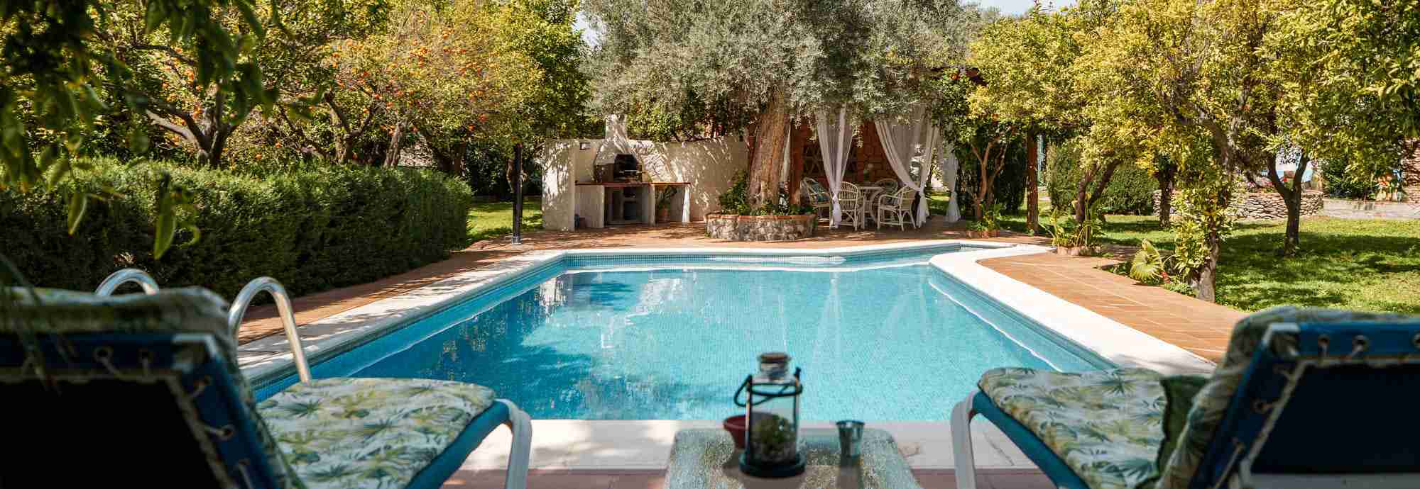 Fabulosa casa rural de 2 dormitorios con piscina privada y jardines preciosos 