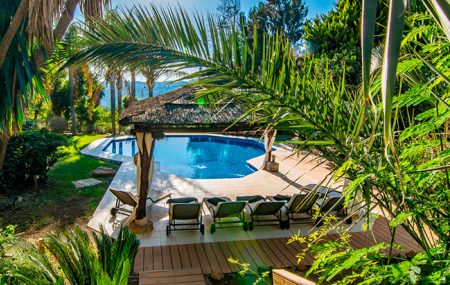 Villas with Heated Pools: A Long Swimming Season